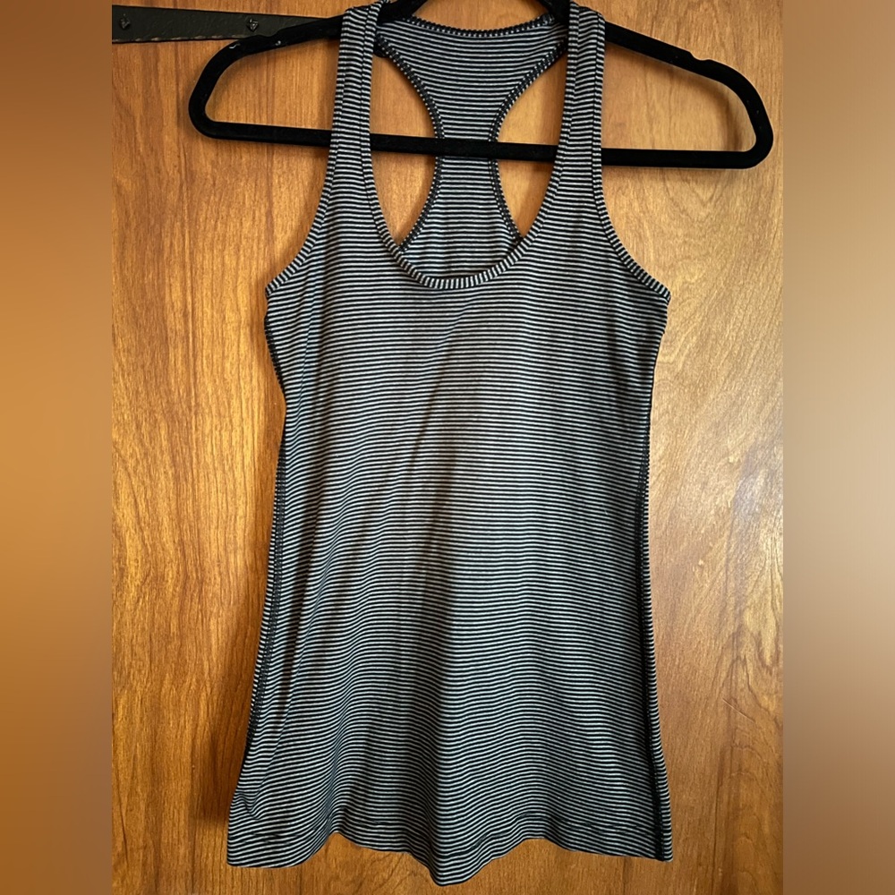Lululemon razerback tank size 6